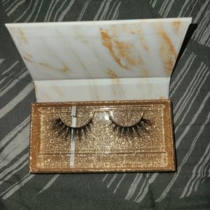 Lové Mink Eyelashes
